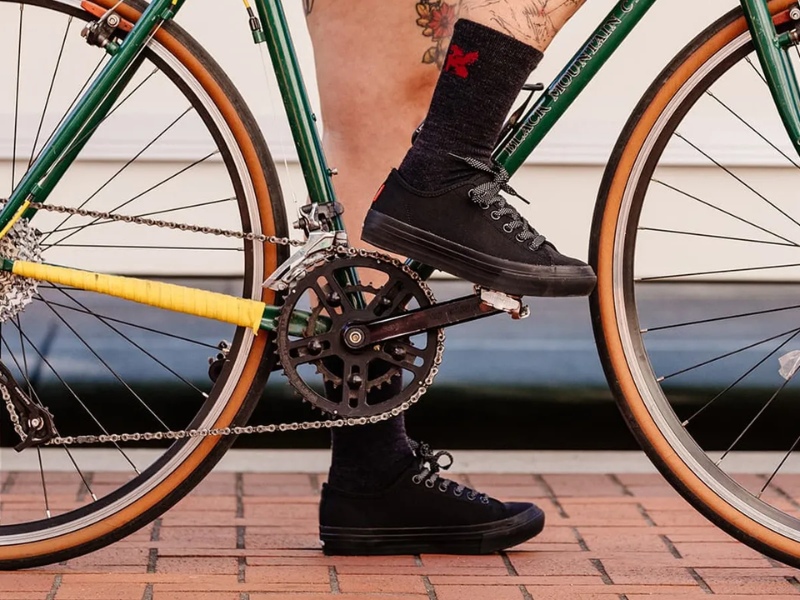 Cách Chọn Giày Xe Đạp Chuẩn Cho Người Mới 6 Giày CityTouring phù hợp di chuyển hằng ngày