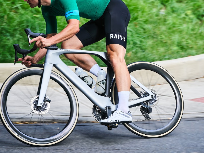 Cách Chọn Giày Xe Đạp Chuẩn Cho Người Mới 2 Giày đạp xe có nhiều kiểu dáng, tính năng khác nhau và phù hợp với nhiều loại hình đạp xe