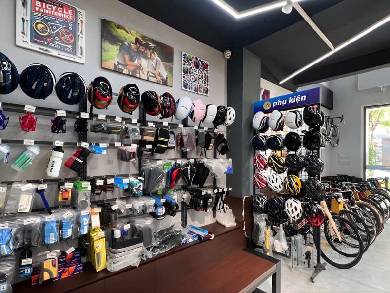 Cách Chọn Bánh Phụ Xe Đạp Trẻ Em, Lắp Và Mua Đúng Loại 7 Khu vực trưng bày các sản phẩm phụ kiện xe đạp tại cửa hàng Xe Đạp Giá Kho