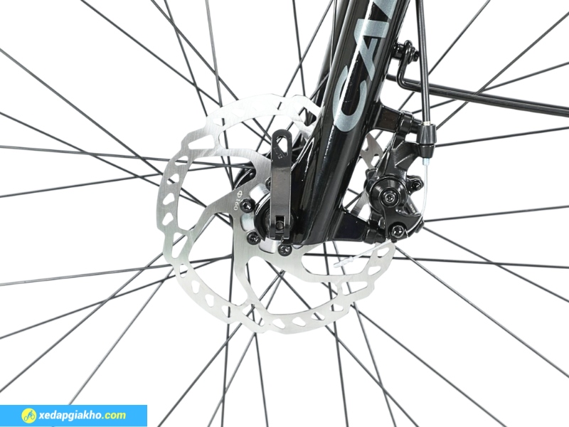 Xe Đạp Hybrid Calli H2000 - Khung Nhôm, Shimano 13 Phanh đĩa cơ hoạt động ổn định, dễ bảo trì và dễ kiểm soát