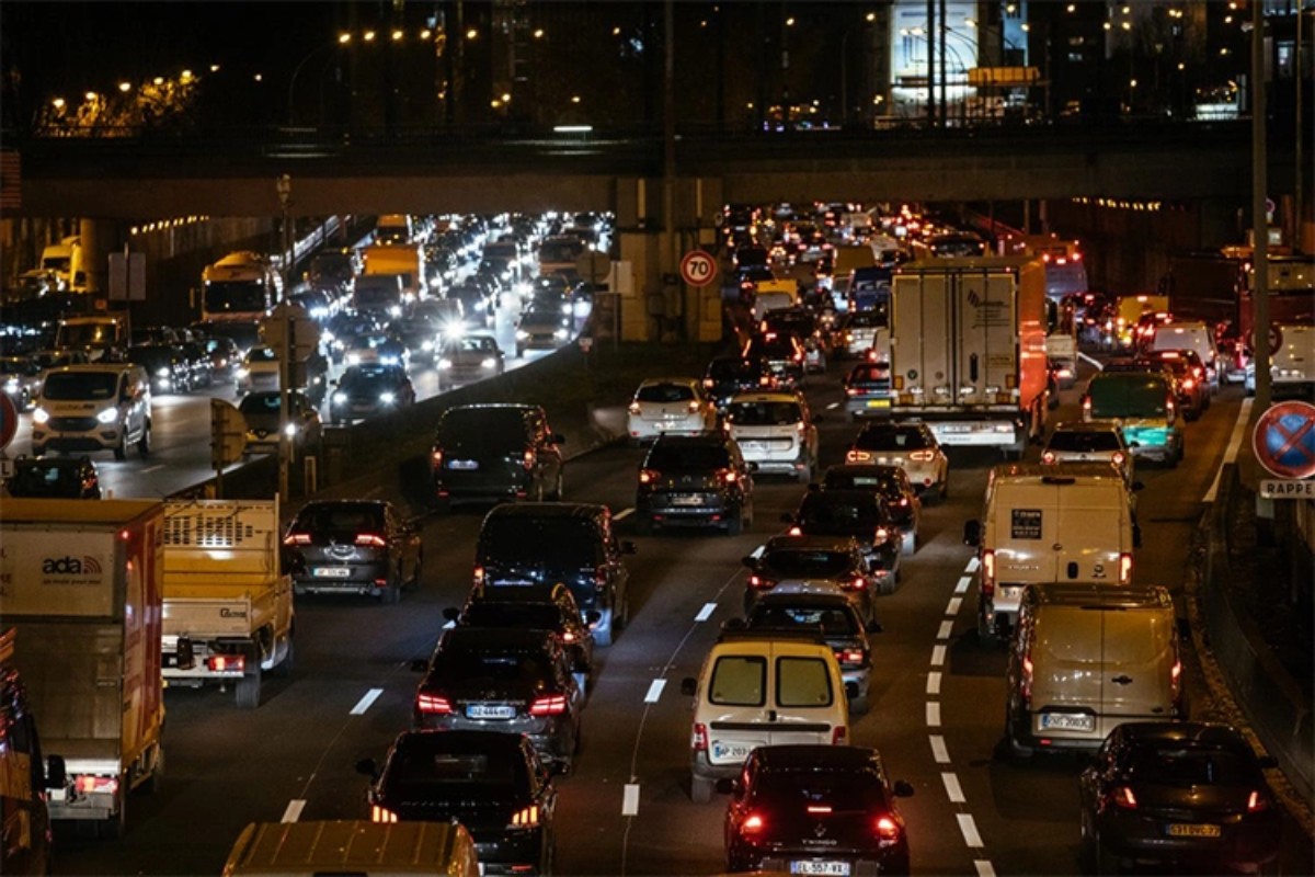 Paris Dẫn Đầu Xu Hướng Xanh Với Hơn 1.000 Km Đường Xe Đạp 3 Tình trạng kẹt xe của Paris diễn ra thường xuyên các năm