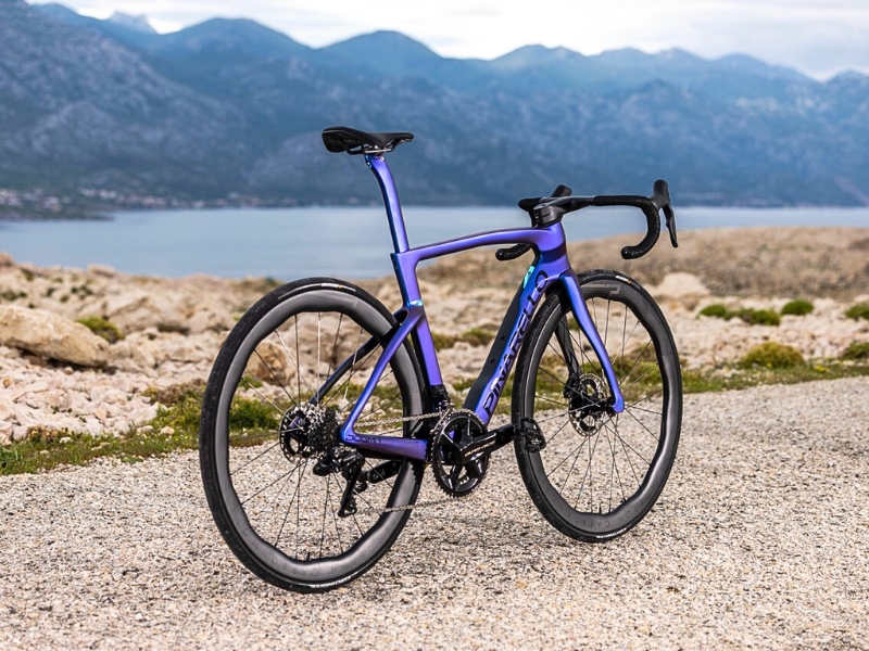Xe Đạp Pinarello Chính Hãng Có Đắt Không? 2 Xe đạp Pinarello Dogma F màu tím sang trọng, cuốn hút