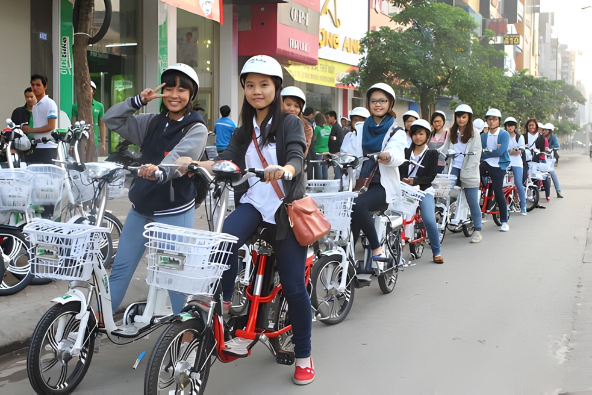 Rất Nhiều Phụ Huynh Đang Cho Con Đi Xe Điện Sai Luật 1 Khi sử dụng xe điện cần phải tuân theo đúng quy định, đảm bảo an toàn