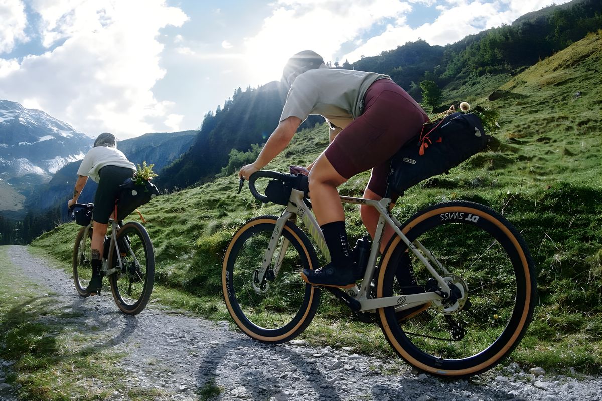 Khung xe đạp địa hình bằng carbon cho ai thích nhẹ và thoải mái