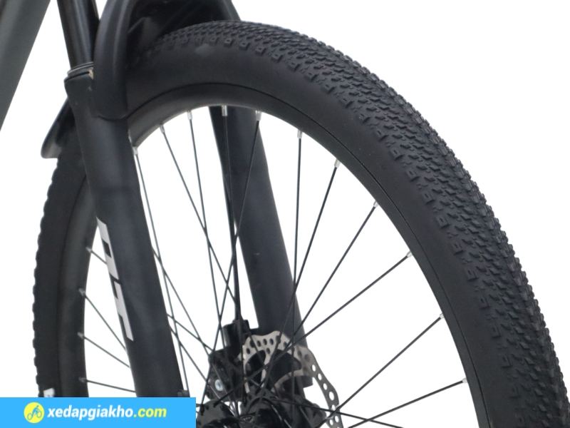 Xe Đạp Địa Hình MTB QT Bike QT660 26 Inch - Shimano 18 Bánh xe to, nhiều gai nổi tăng độ ma sát, hạn chế trượt bánh