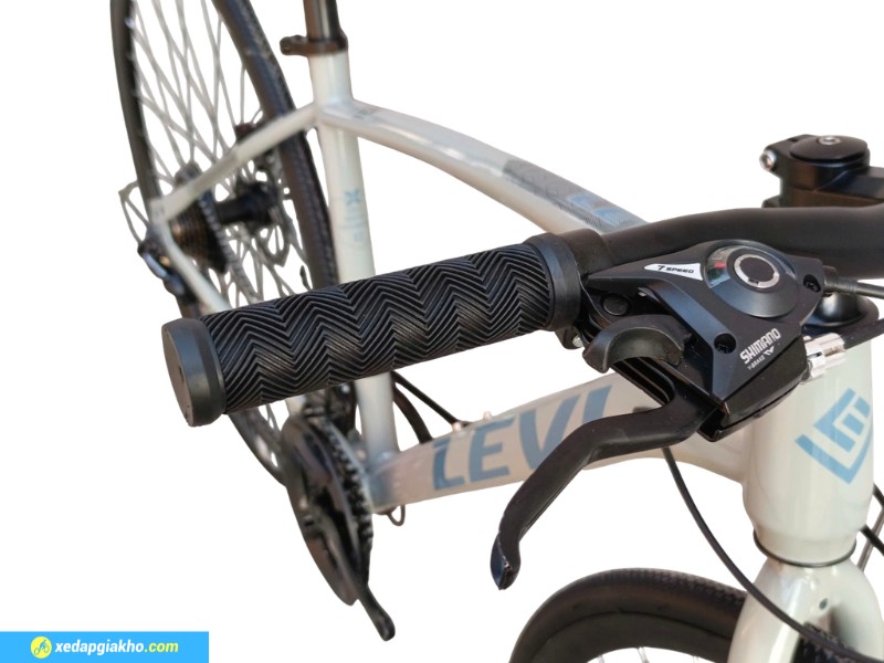Xe Đạp Touring Levi Lyra - Shimano 9 Tay đề bấm dễ sử dụng, phù hợp cho cả người mới bắt đầu