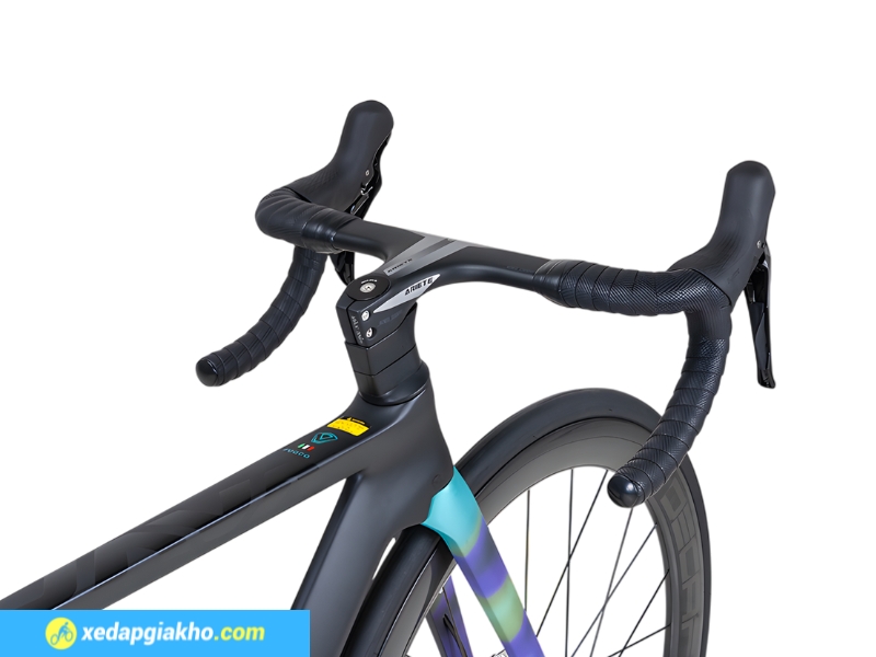 Ghi đông Carbon, dáng cong điển hình