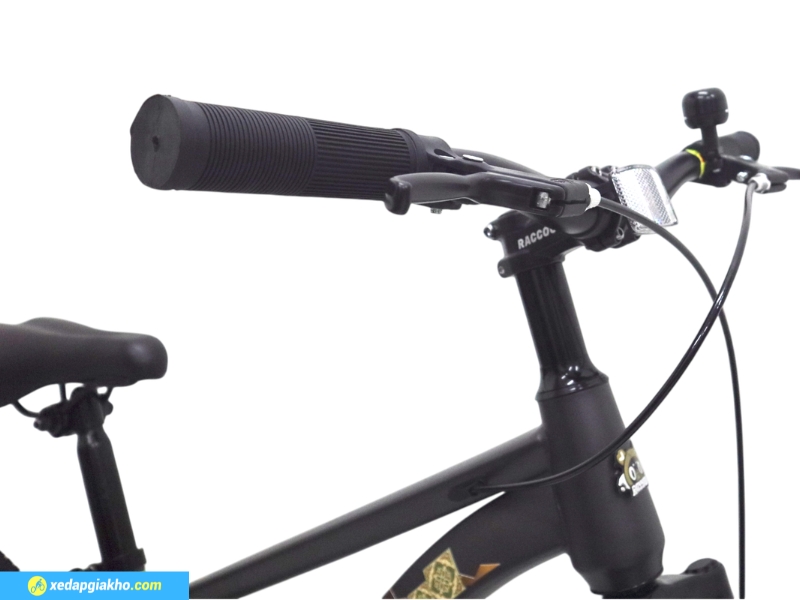 Ghi đông ngang phong cách địa hình giúp bé làm chủ tay lái dễ dàng