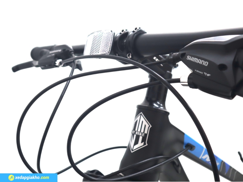 Ghi đông thẳng, tay đề bấm xả, có phản quang trước