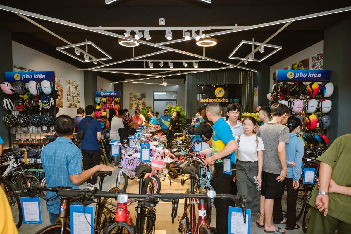 Người Việt Chốt Đơn Xe Đạp Đầu Năm Để Hái Lộc Sức Khỏe 2 Khách hàng lựa chọn chốt đơn xe đạp tại Xe Đạp Giá Kho khởi động đầu năm