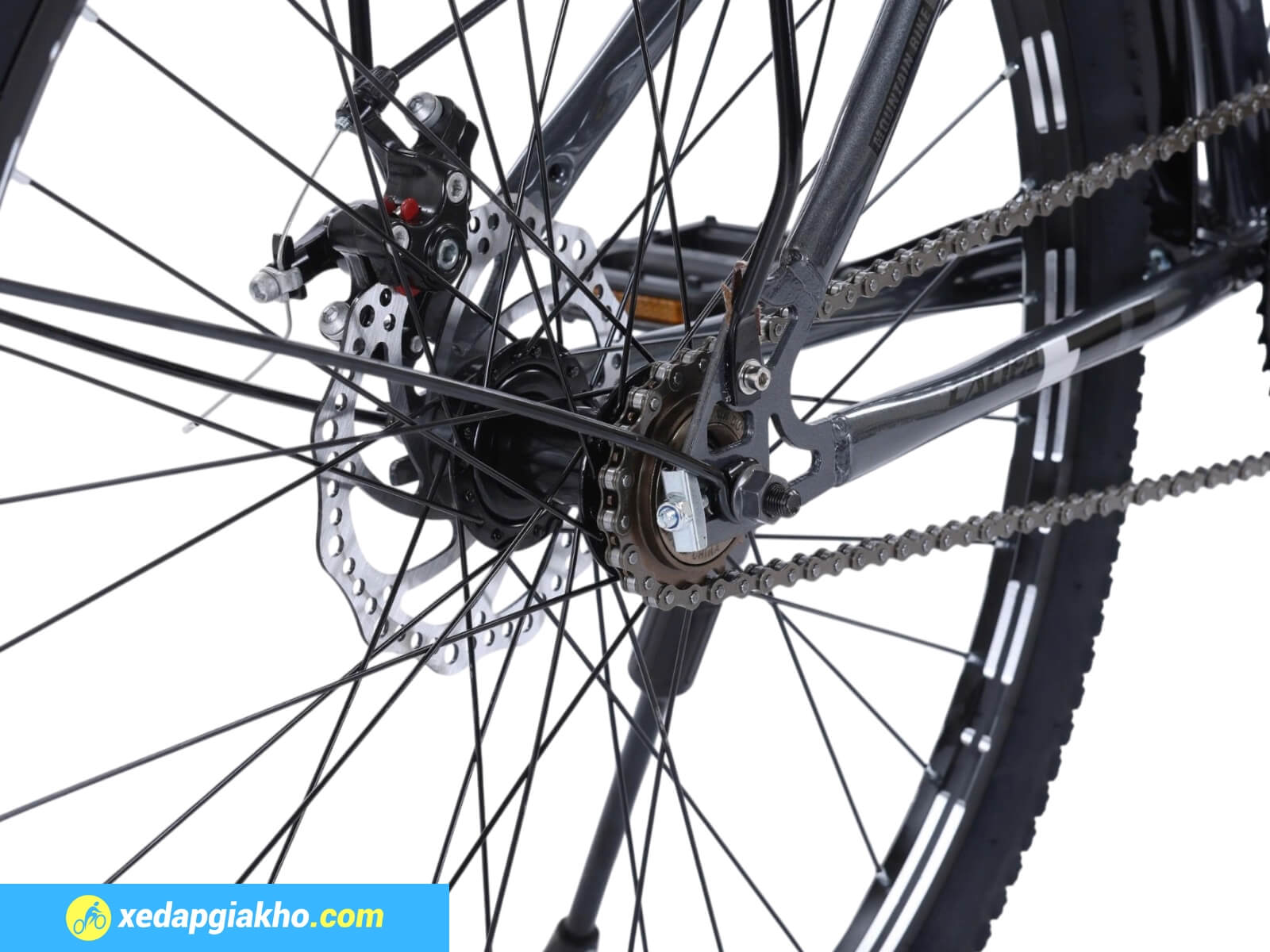 Hệ thống phanh đĩa cơ trước sau, lực phanh vừa đủ