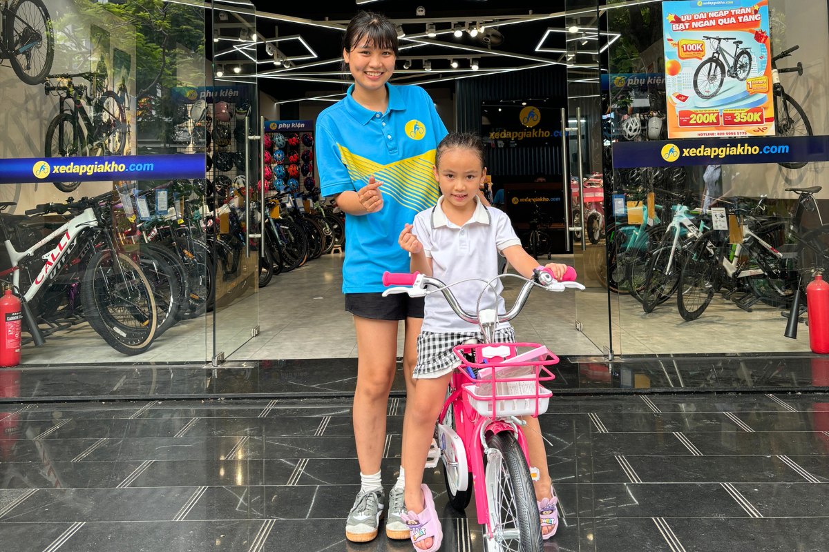 Trọng lượng xe nhẹ hỗ trợ bé giữ thăng bằng tốt