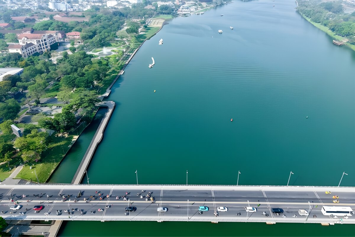 Kết Quả Chặng Đua Cúp Truyền Hình: Yarash Thắng Chặng 10 29 Đoàn đua đi qua cầu Phú Xuân tại Huế