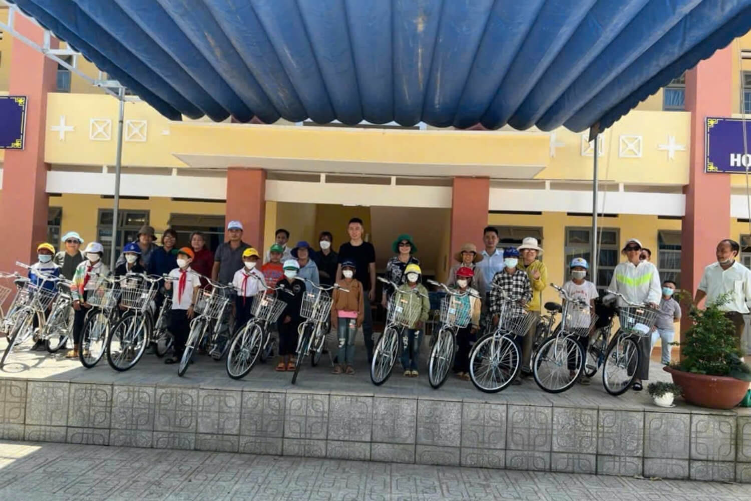 Góp chiếc xe đạp từ thiện, trao cơ hội đổi đời cho trẻ