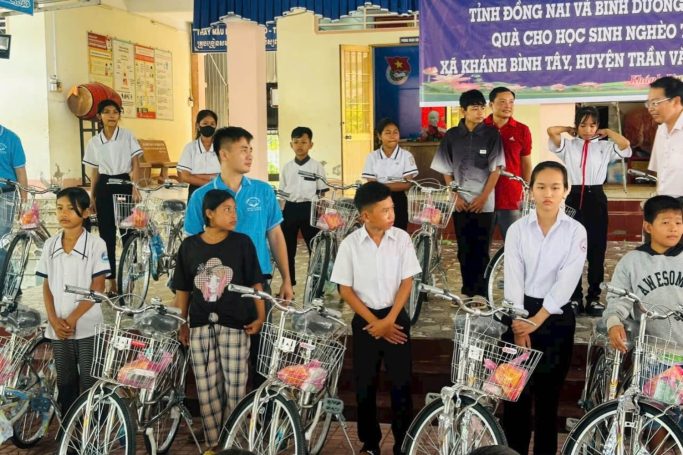 Món quà xe đạp từ thiện giúp hành trình đến lớp bớt gian nan