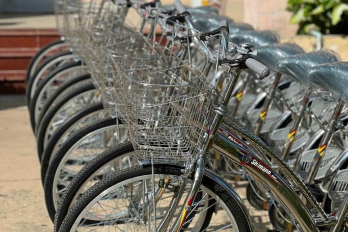 Một chiếc xe đạp từ thiện thay đổi cuộc sống nhiều trẻ em