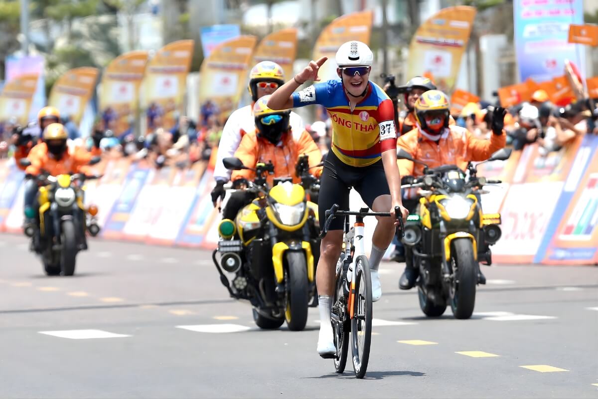 Kết Quả Chặng Đua Cúp Truyền Hình: Janssen Thắng Chặng 12 37 Ngoại binh Thụy Sĩ ăn mừng chiến thắng chặng 12 Cúp Truyền hình 2026