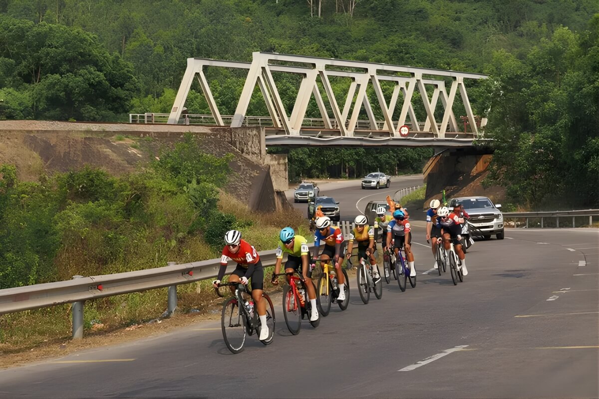 Kết Quả Chặng Đua Cúp Truyền Hình: Janssen Thắng Chặng 12 36 Nhóm 8 tay đua tách đoàn dẫn đầu chặng 12