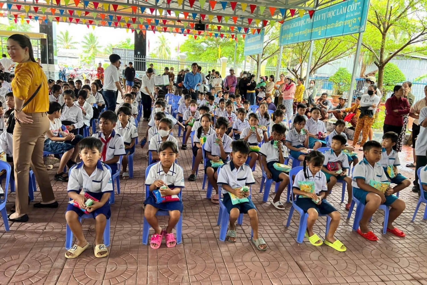 Xe đạp từ thiện đồng hành cùng các em trên con đường học tập