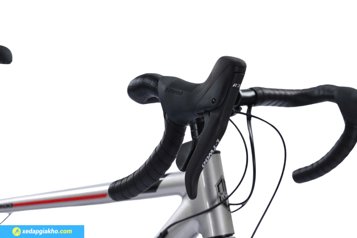 Xe Đạp Đua QT Bike GTS200 - Khung Nhôm 17 Tay đề lắc giúp người lái dễ thao tác sang số