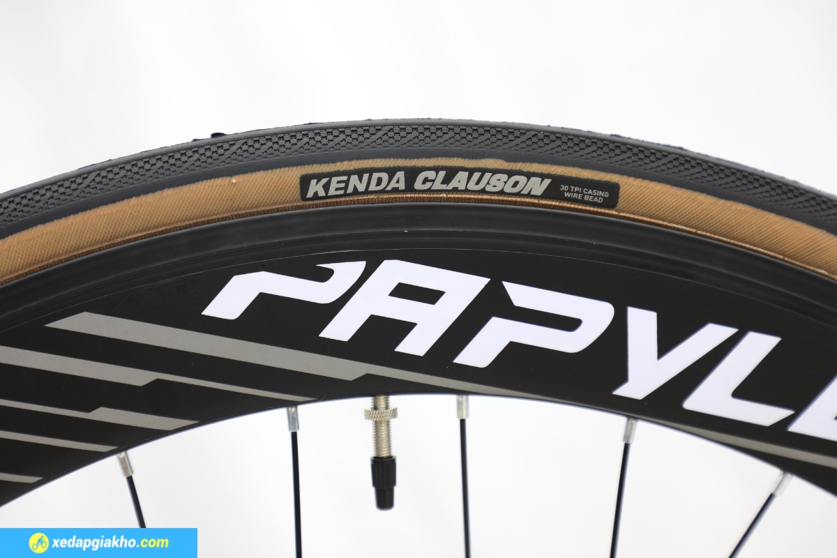 Xe Đạp Đua Papylus Pr900max - Khung Nhôm 14 vành nhôm và lốp kenda của xe đạp đua papylus pr900max
