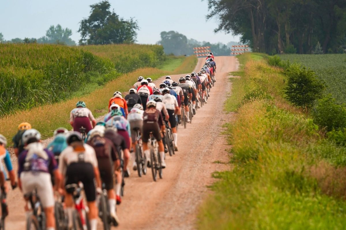Xe Đạp Gravel Là Gì? Khác Gì Với Xe Road và MTB 8 Nhiều vận động veien đang tham gia cuộc thi Gravel World Series