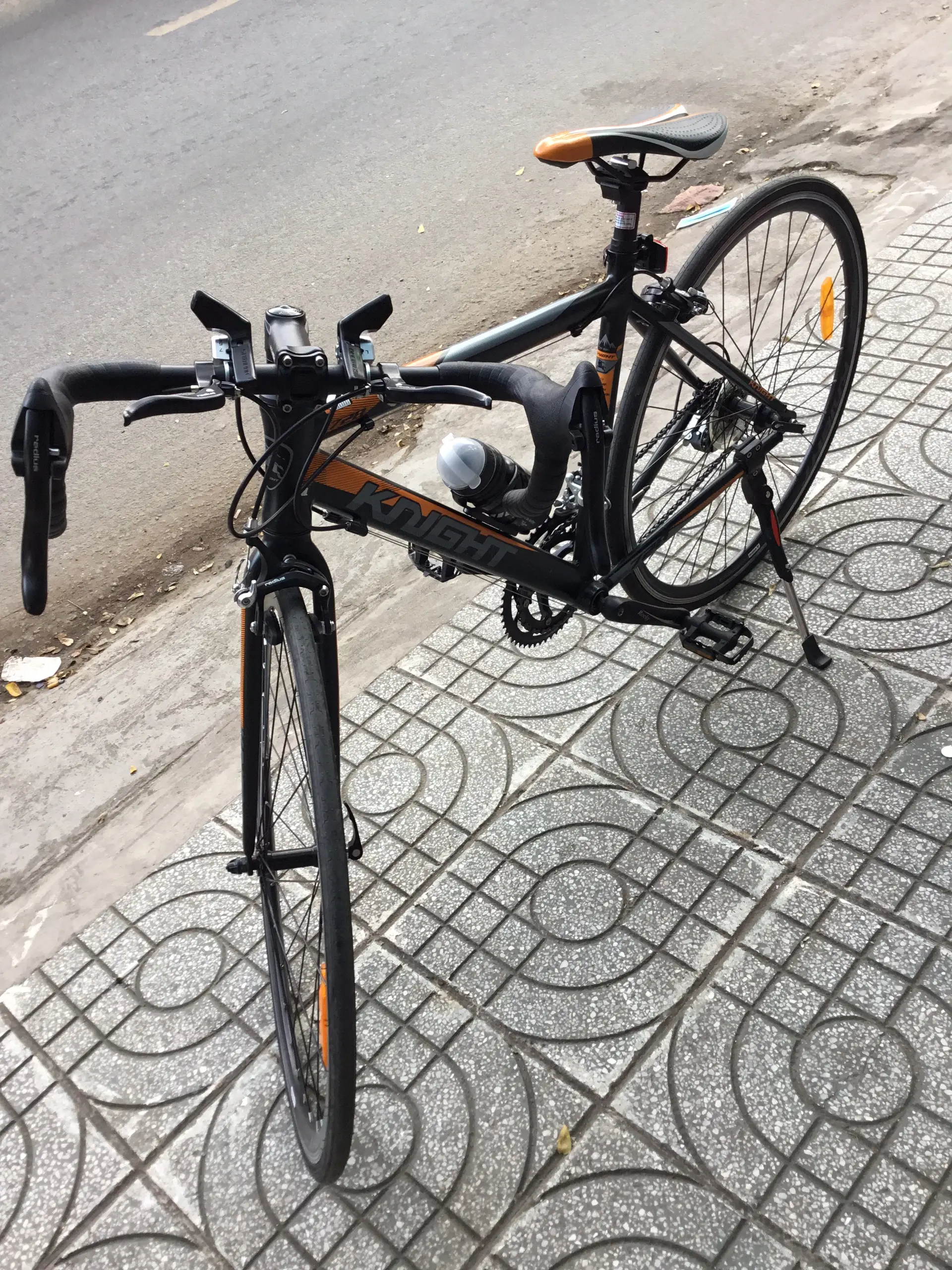 XE ĐẠP THỂ THAO KNIGHT 700c-728- Khung Nhôm