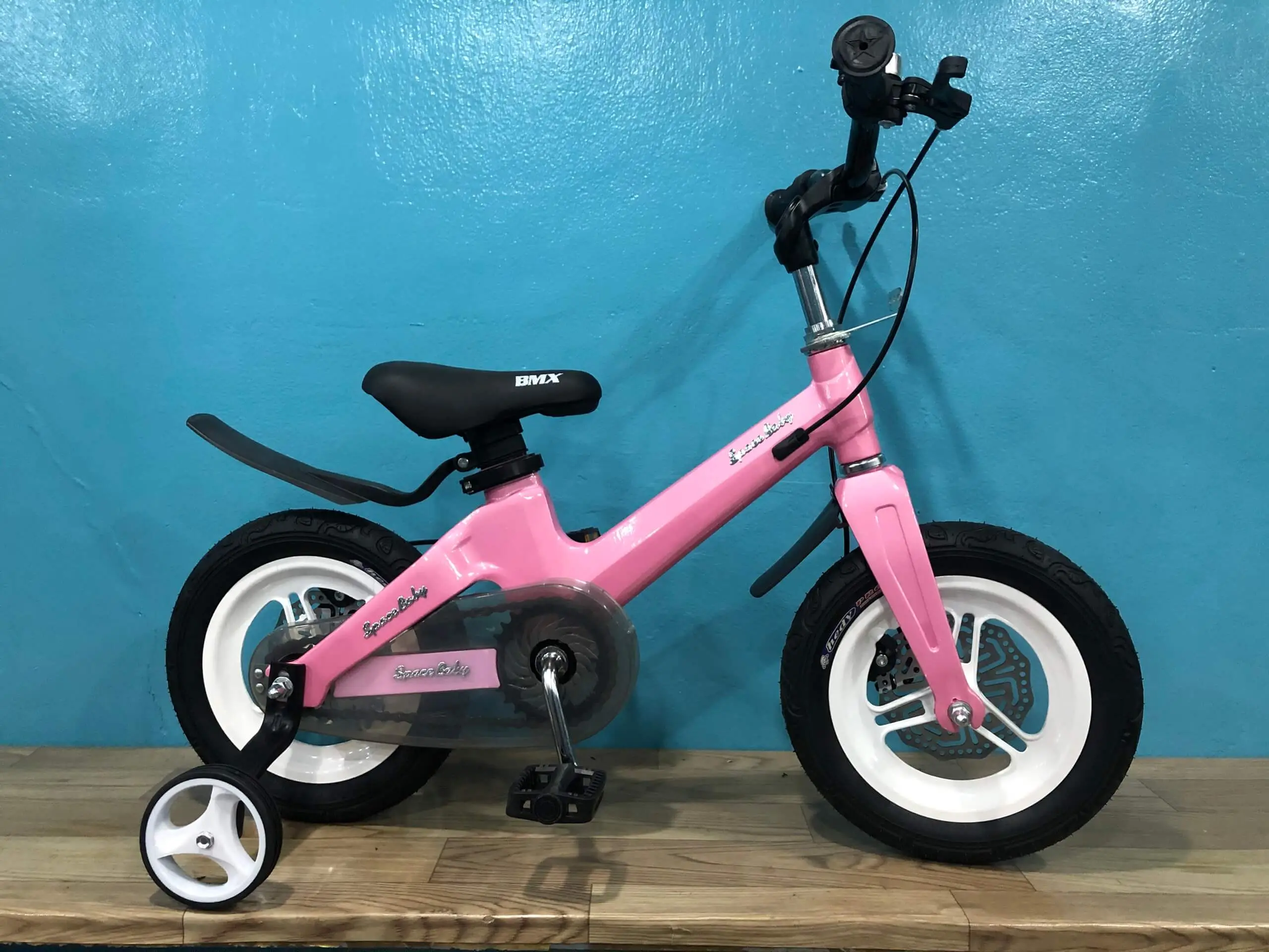 Xe Đạp Trẻ Em 12Inch SpaceBaby Khung Nhôm Bánh Mâm - Màu Nâu Cafe