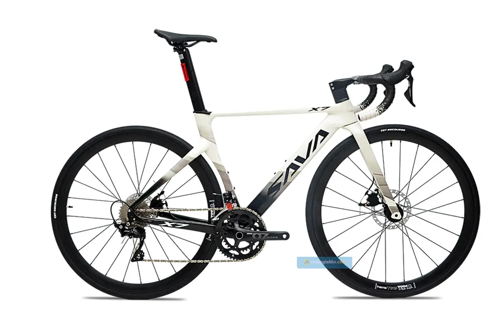 Xe Đạp Đua Sava X7 - Khung Nhôm | Càng Carbon | Phanh Đĩa Cơ Heo Dầu | Shimano R7000 Giá Rẻ | Khuyến mãi Hot