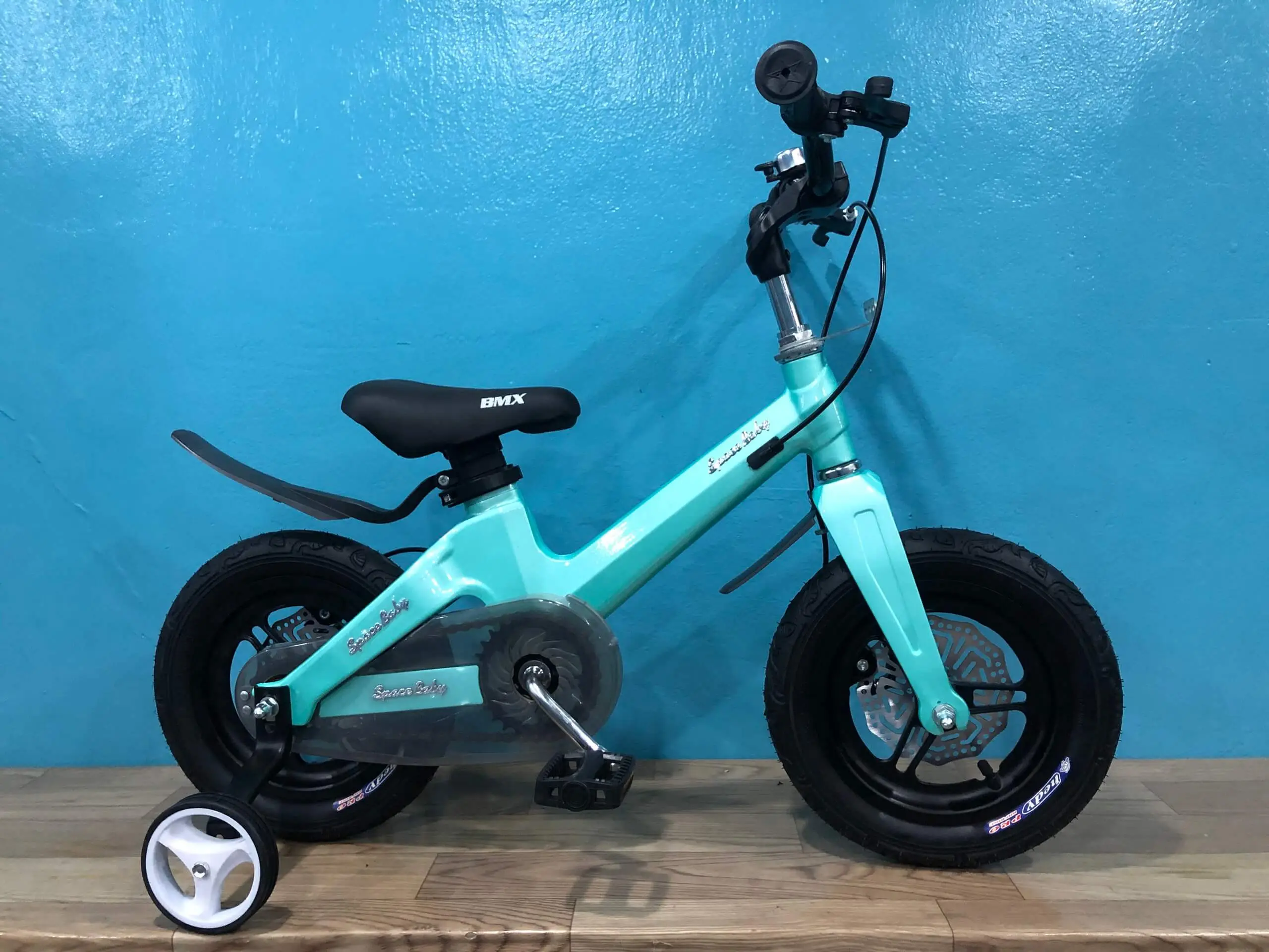 Xe Đạp Trẻ Em 12Inch SpaceBaby Khung Nhôm Bánh Mâm - Màu Nâu Cafe