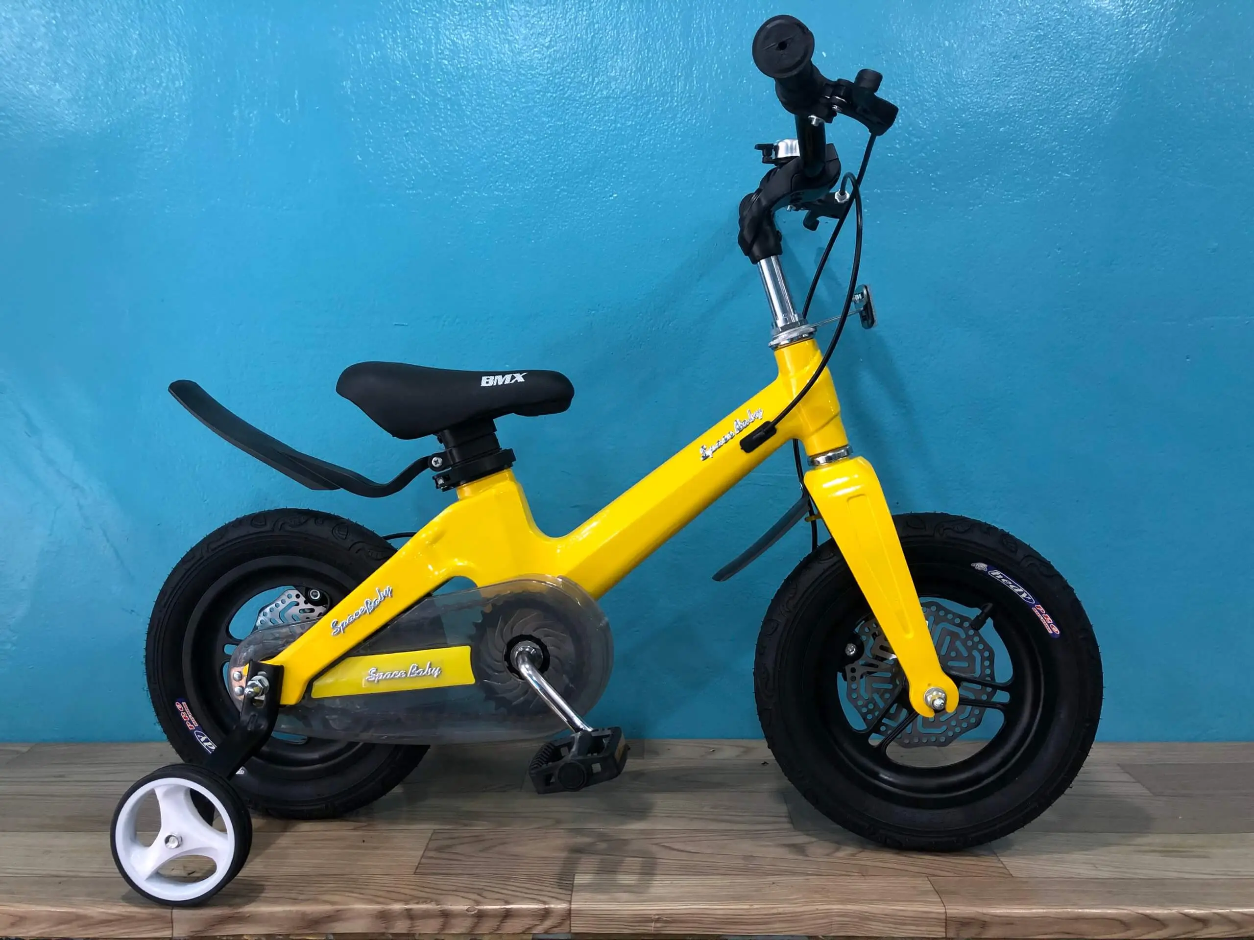 Xe Đạp Trẻ Em 12Inch SpaceBaby Khung Nhôm Bánh Mâm - Màu Nâu Cafe