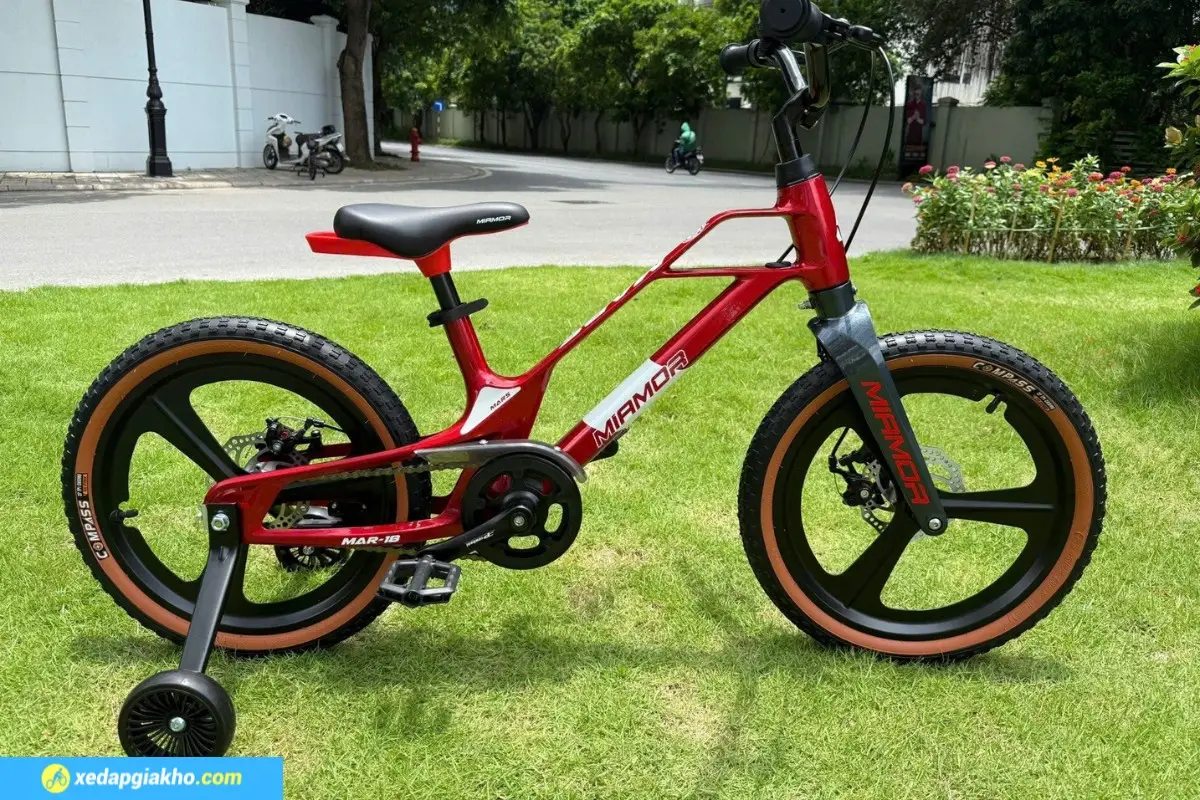 Xe Đạp Trẻ Em RoyalBaby Miamor Mars 18 Inch Màu Đỏ