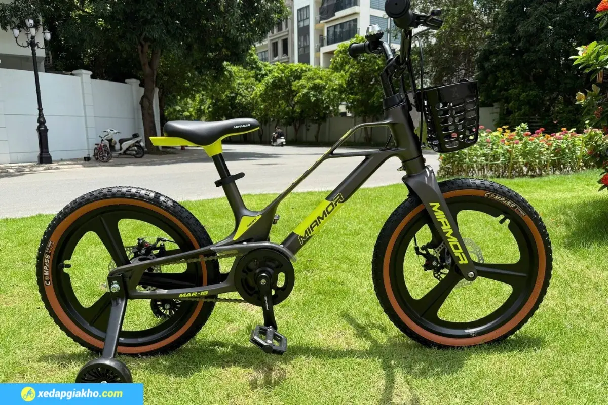 Xe Đạp Trẻ Em RoyalBaby Miamor Mars 18 Inch Màu Ghi Xanh Lá