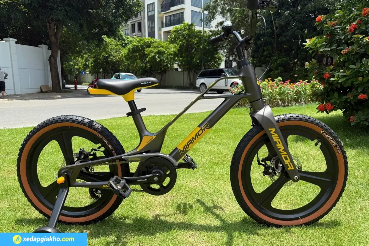 Xe Đạp Trẻ Em RoyalBaby Miamor Mars 18 Inch Màu Xám Vàng